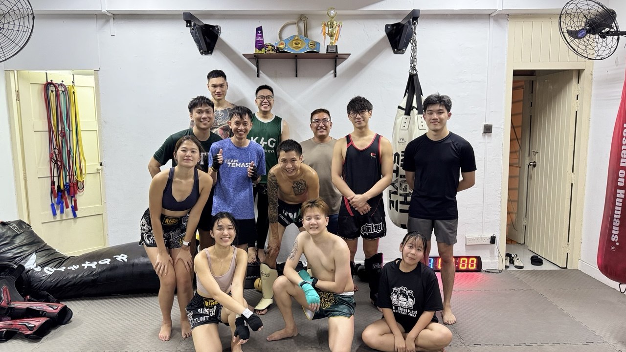 Group Muay Thai class at Khao Noi Gym Singapore